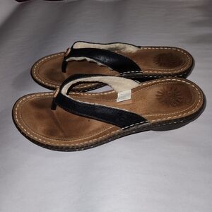 UGG Hamoa Sheepskin Lined Leather Thongs 1791 Sz 8